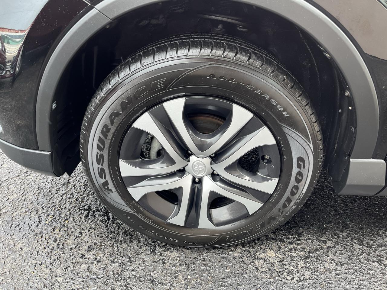 Toyota RAV4 LE AWD 2018
