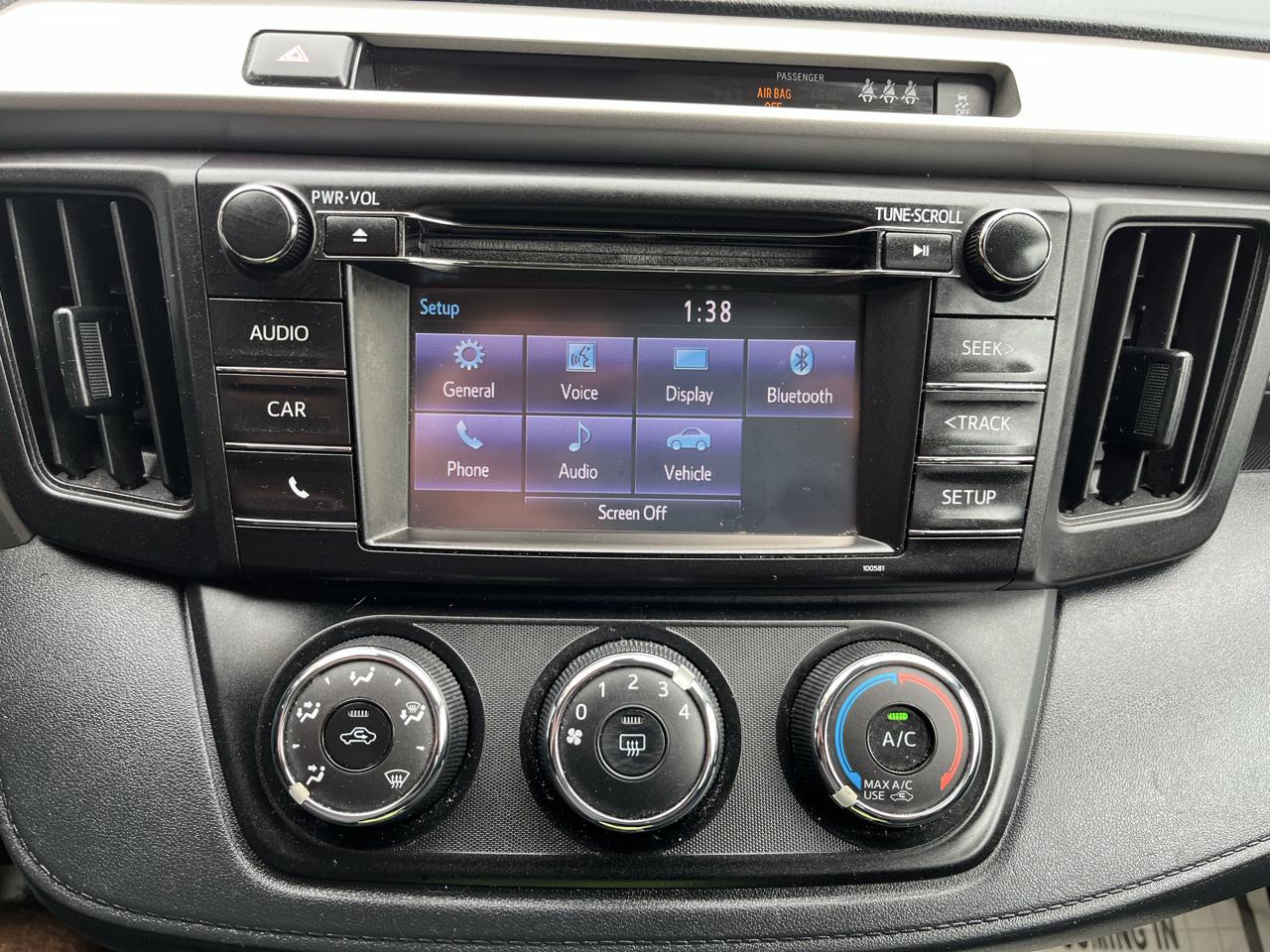 Toyota RAV4 LE AWD 2018