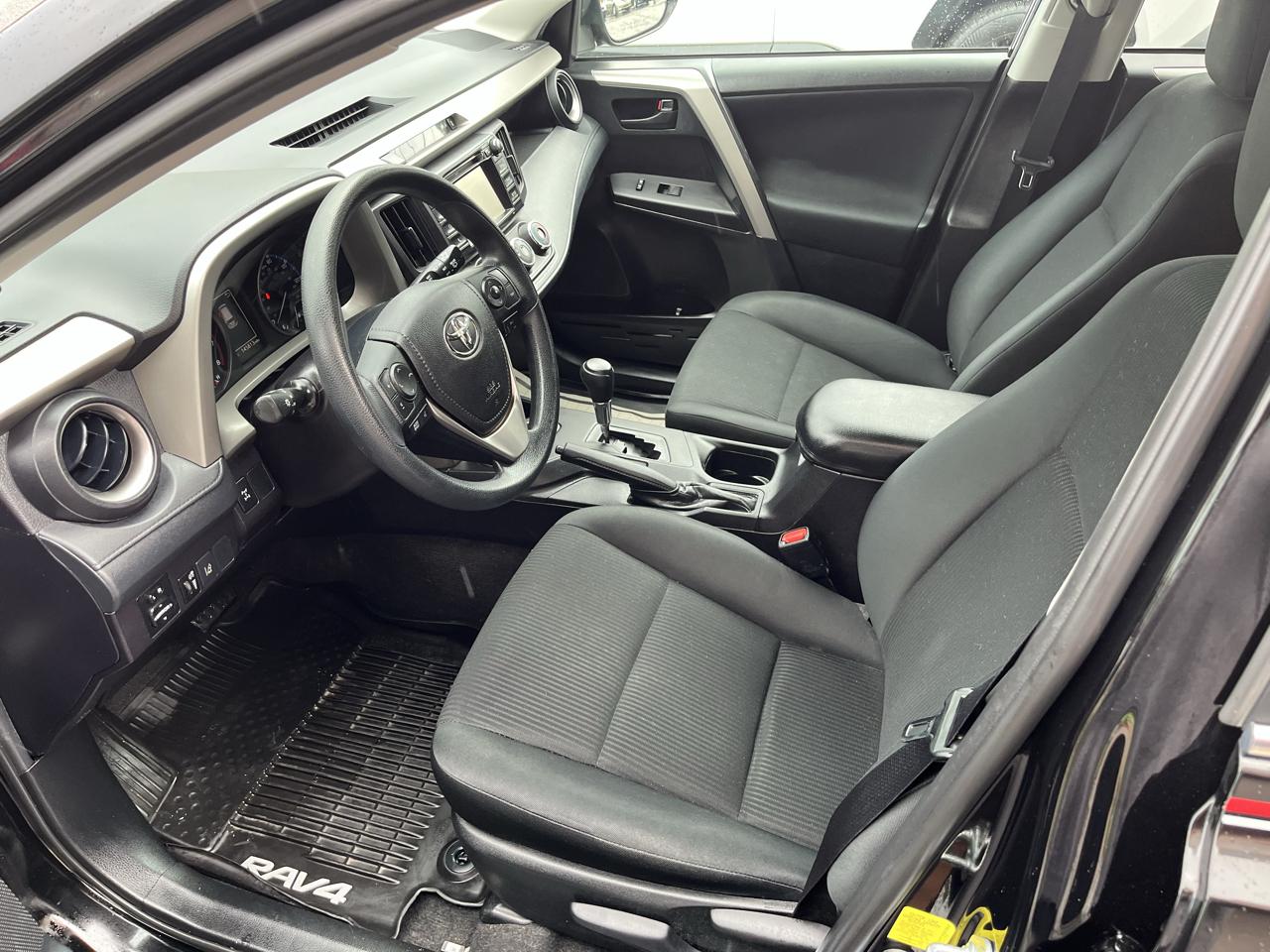 Toyota RAV4 LE AWD 2018