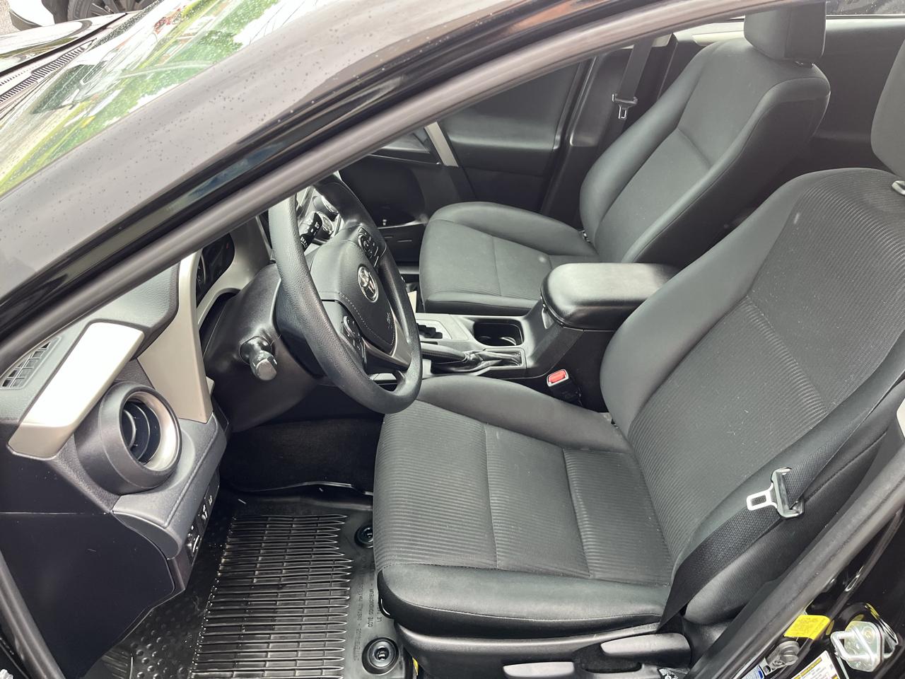 Toyota RAV4 LE AWD 2018