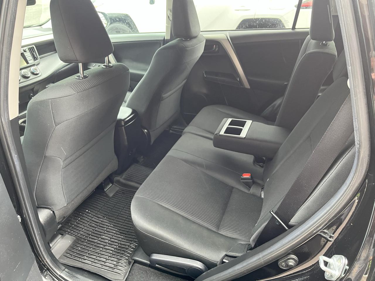 Toyota RAV4 LE AWD 2018