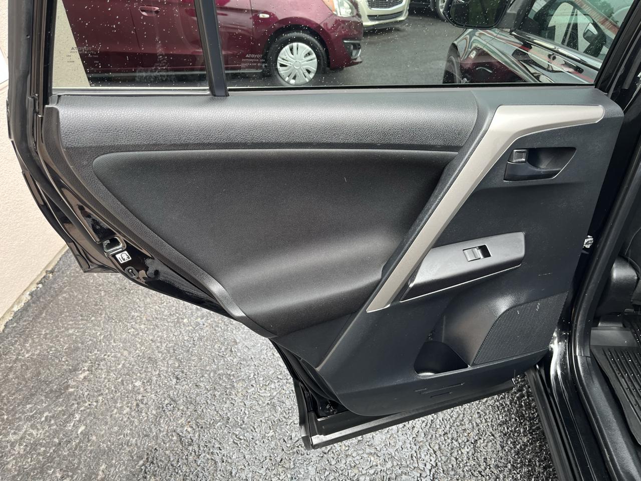 Toyota RAV4 LE AWD 2018