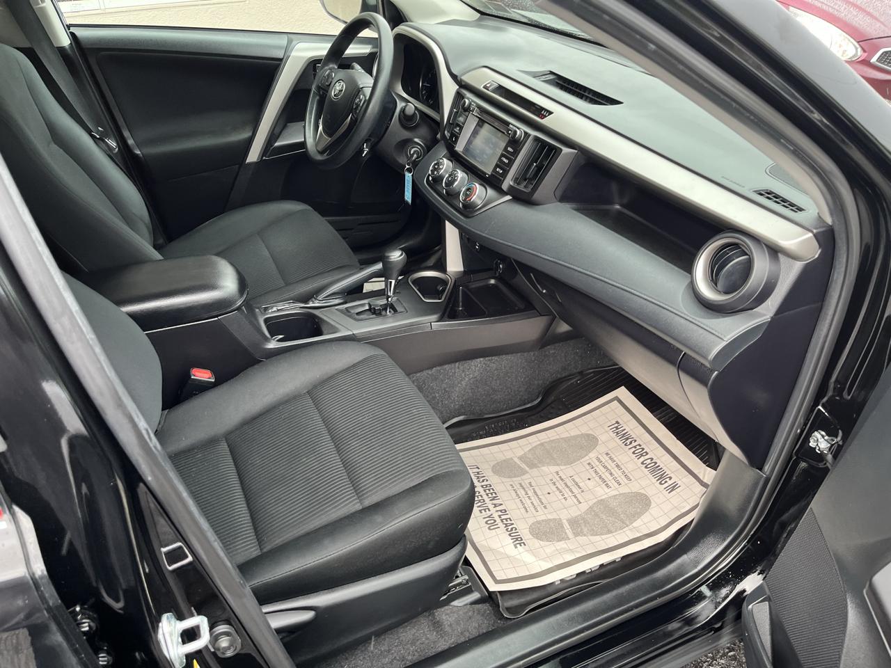 Toyota RAV4 LE AWD 2018