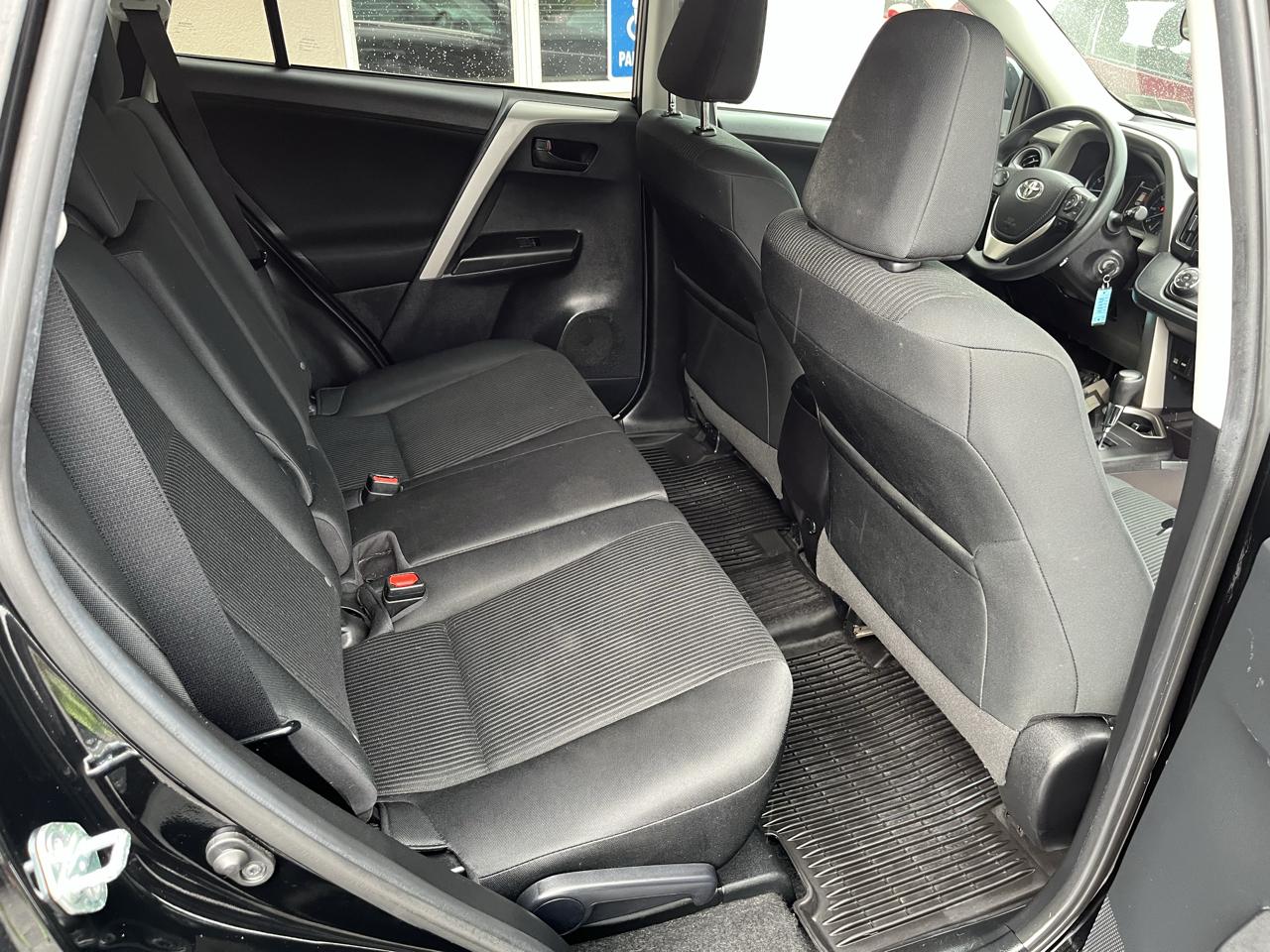 Toyota RAV4 LE AWD 2018