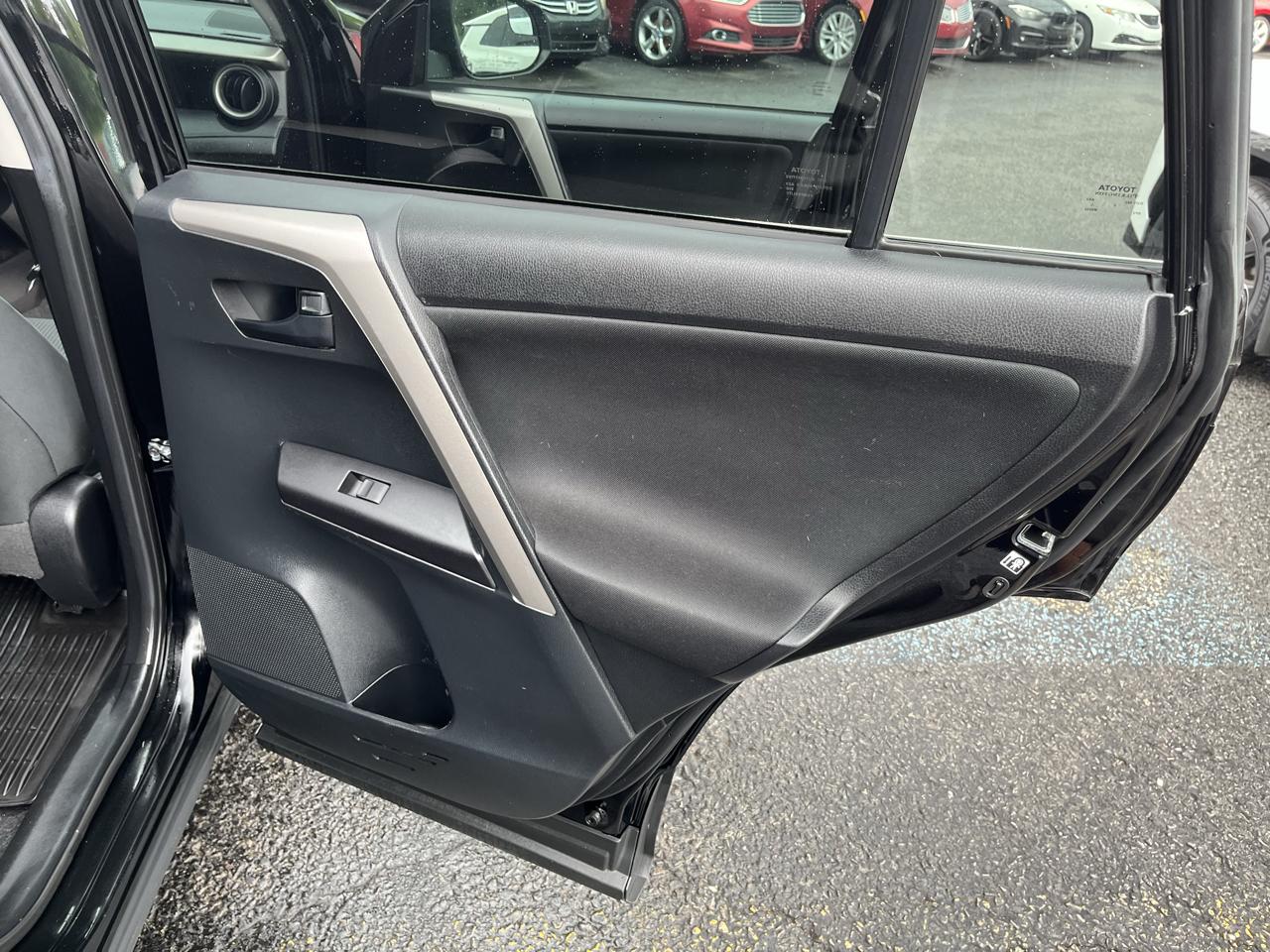 Toyota RAV4 LE AWD 2018