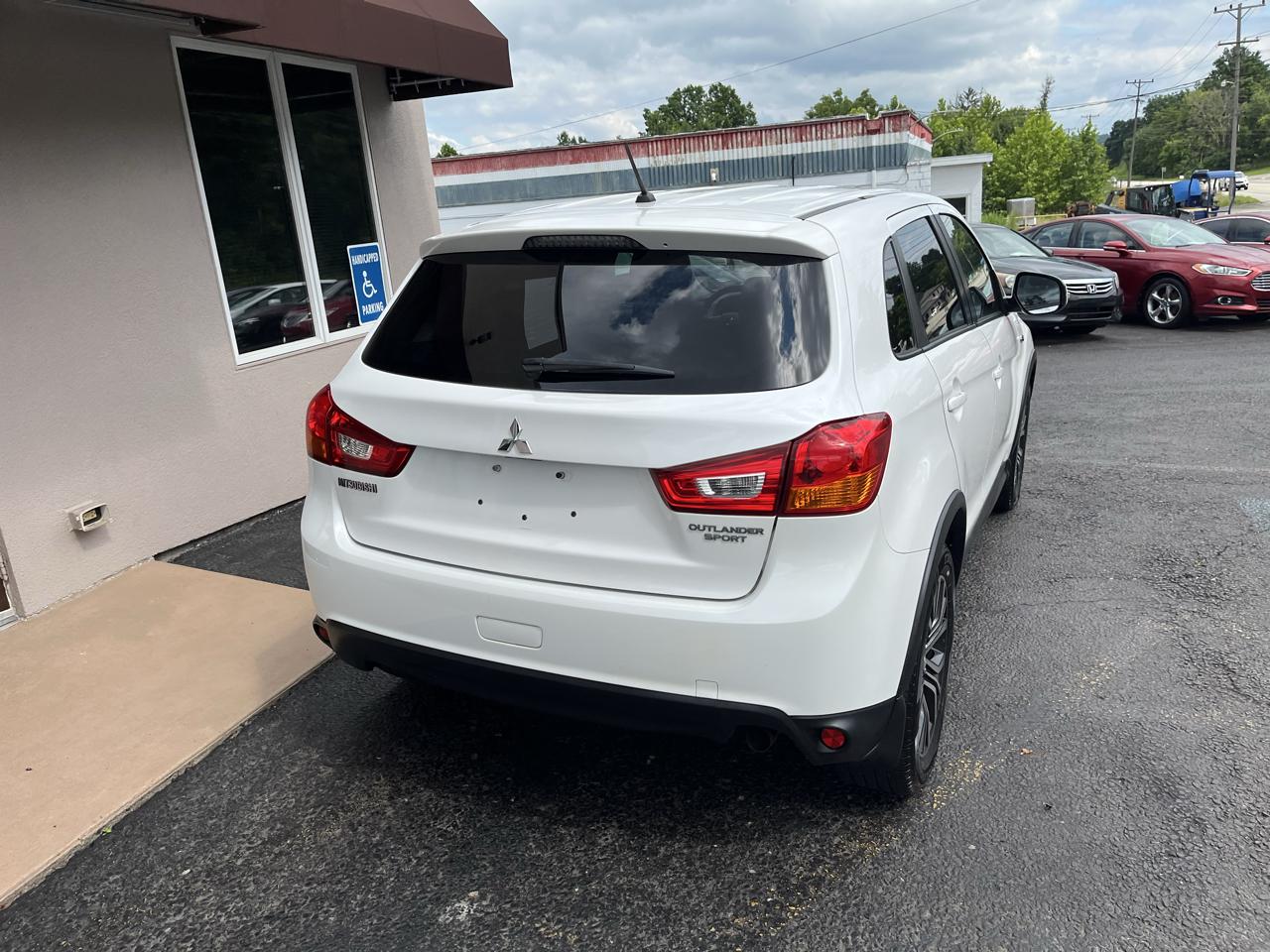 Mitsubishi Outlander Sport 2.0 ES 4WD CVT 2016