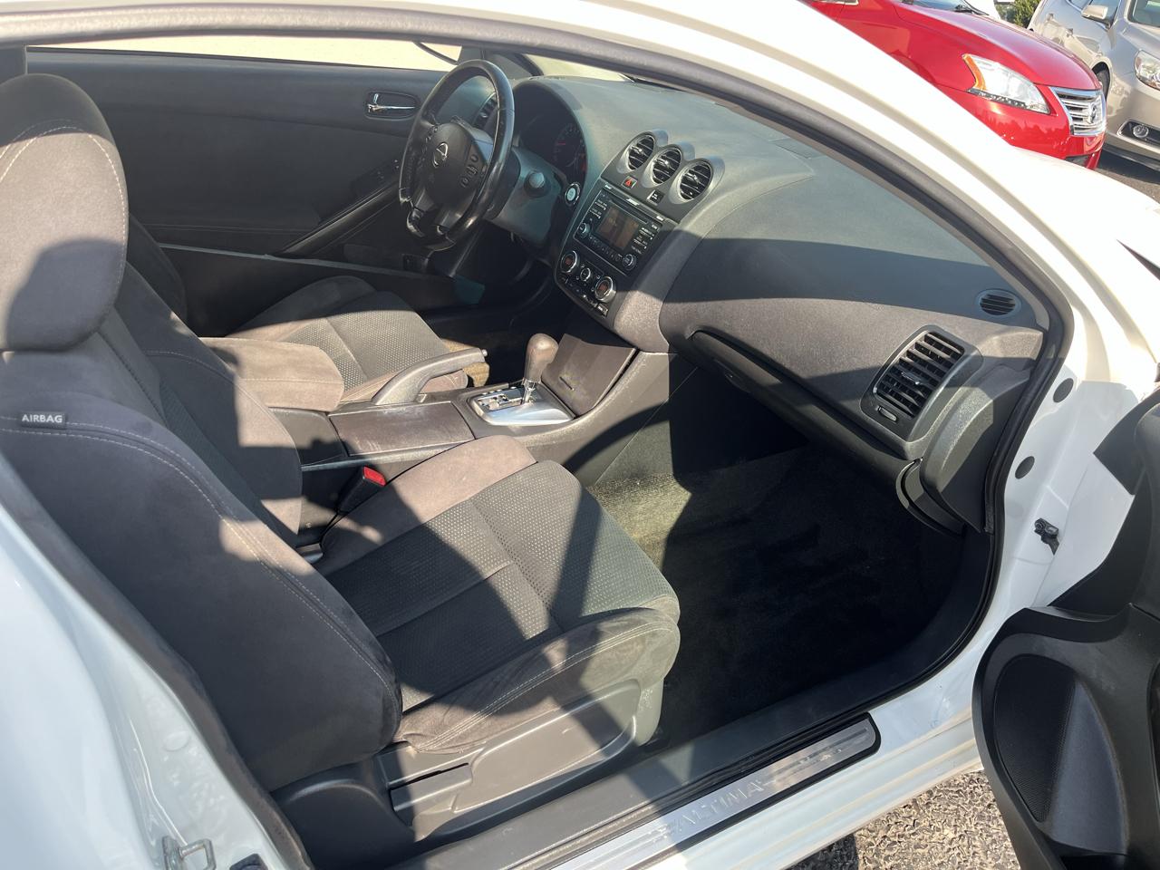 Nissan Altima 2.5 S Coupe 2012