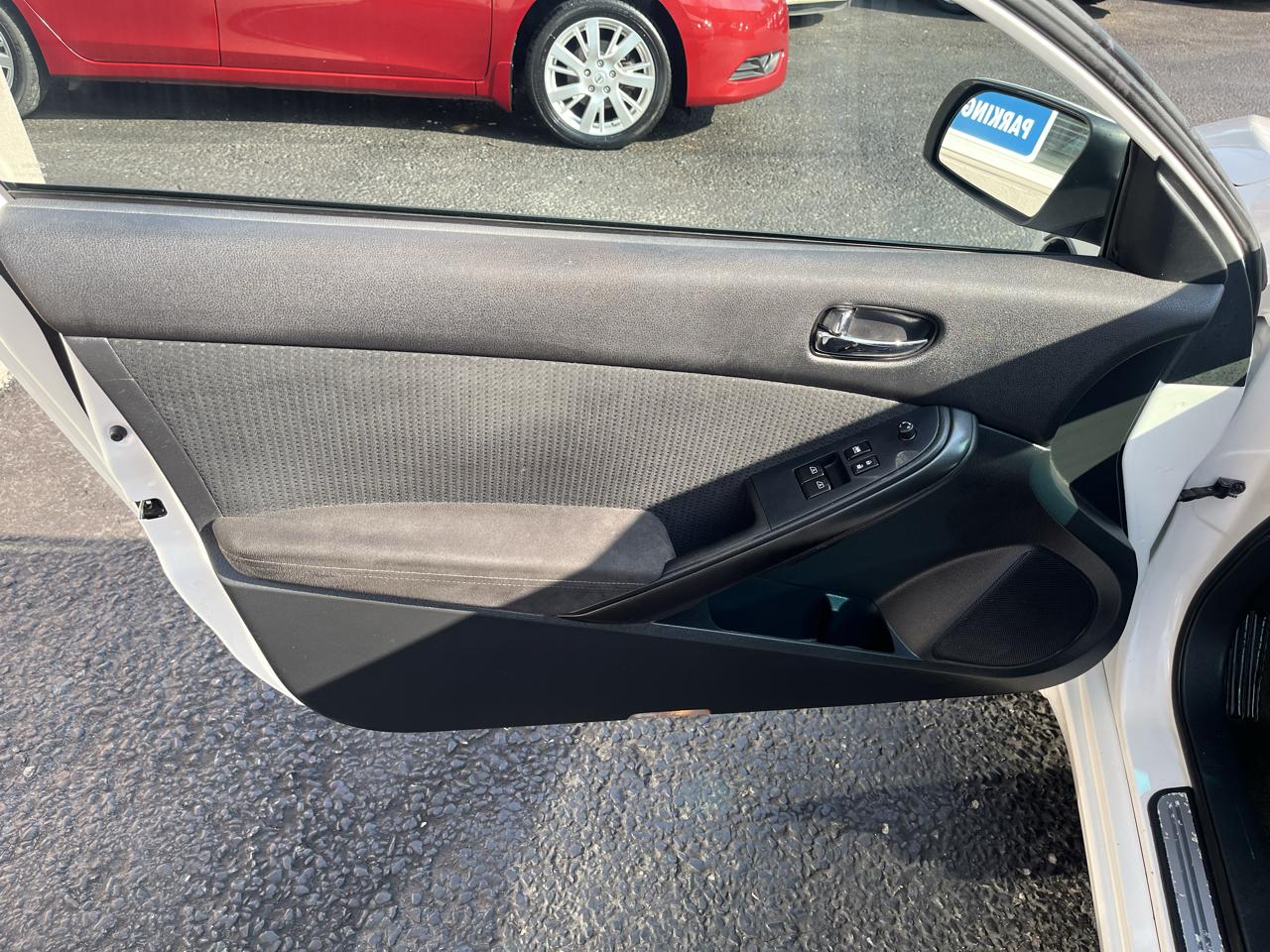 Nissan Altima 2.5 S Coupe 2012