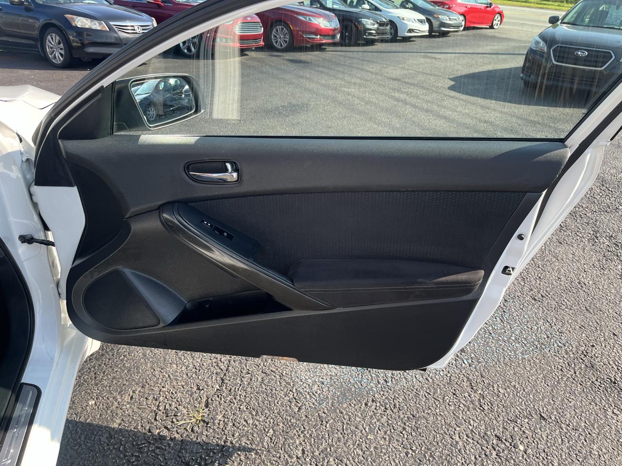 Nissan Altima 2.5 S Coupe 2012