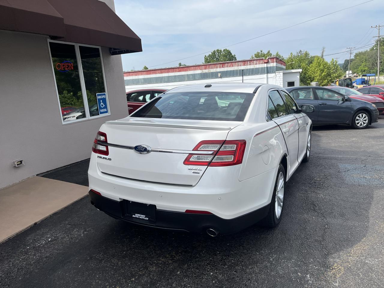 Ford Taurus SEL AWD 2015