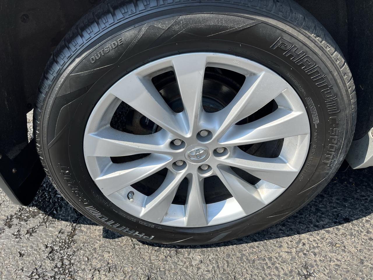 Toyota Venza LE I4 AWD 2013