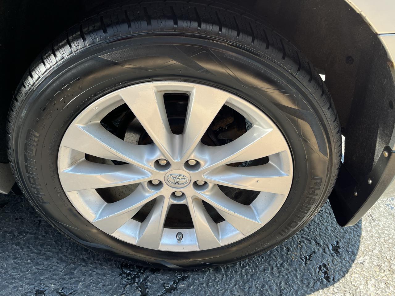 Toyota Venza LE I4 AWD 2013