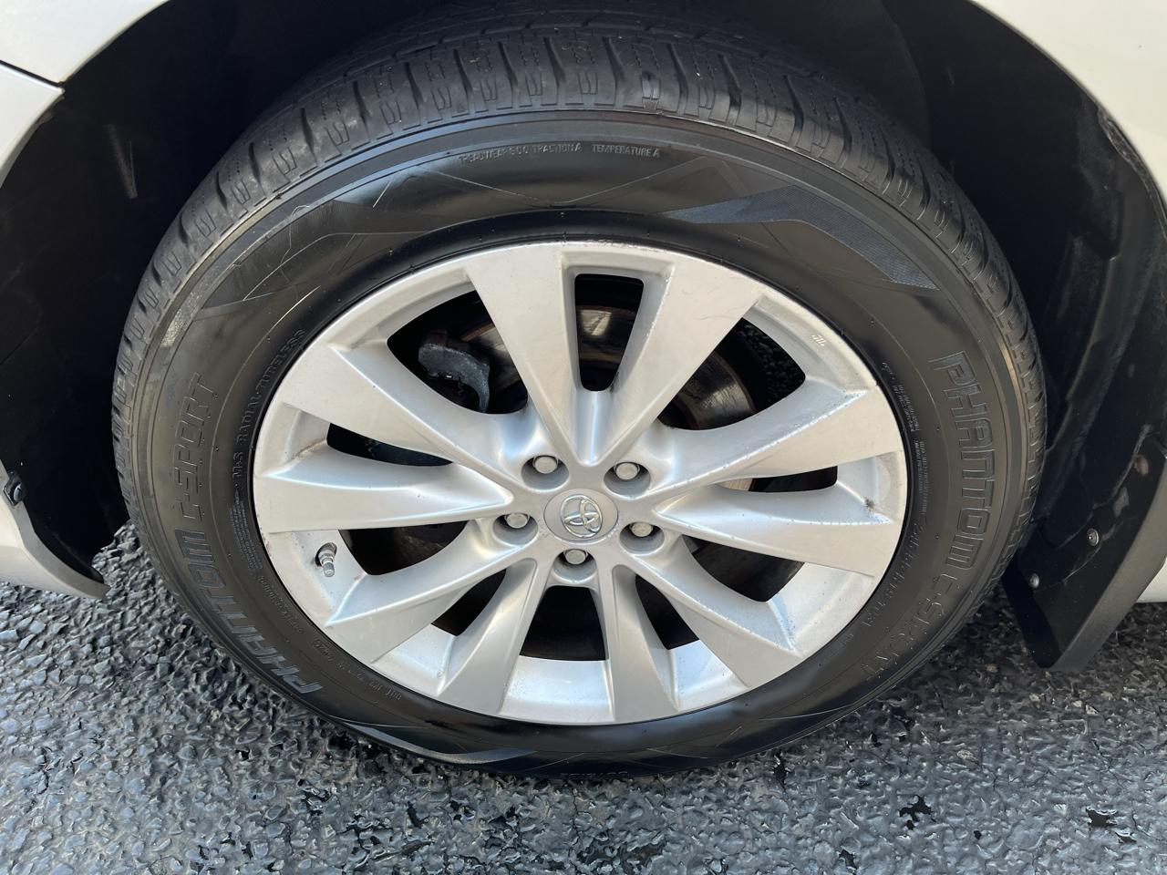 Toyota Venza LE I4 AWD 2013
