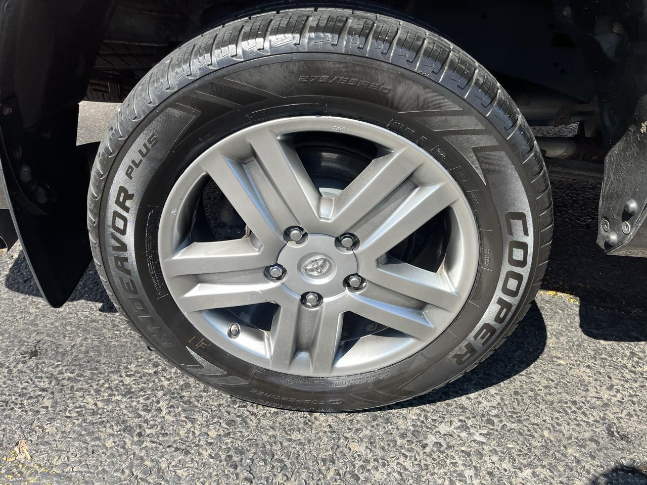 Toyota Tundra Limited 5.7L Double Cab 4WD 2012