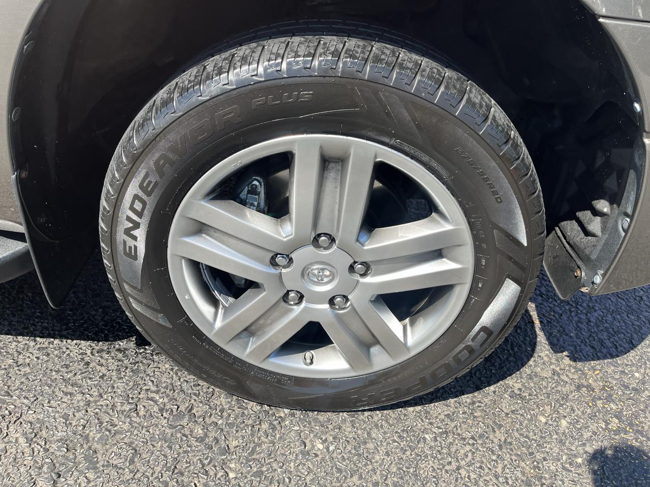 Toyota Tundra Limited 5.7L Double Cab 4WD 2012