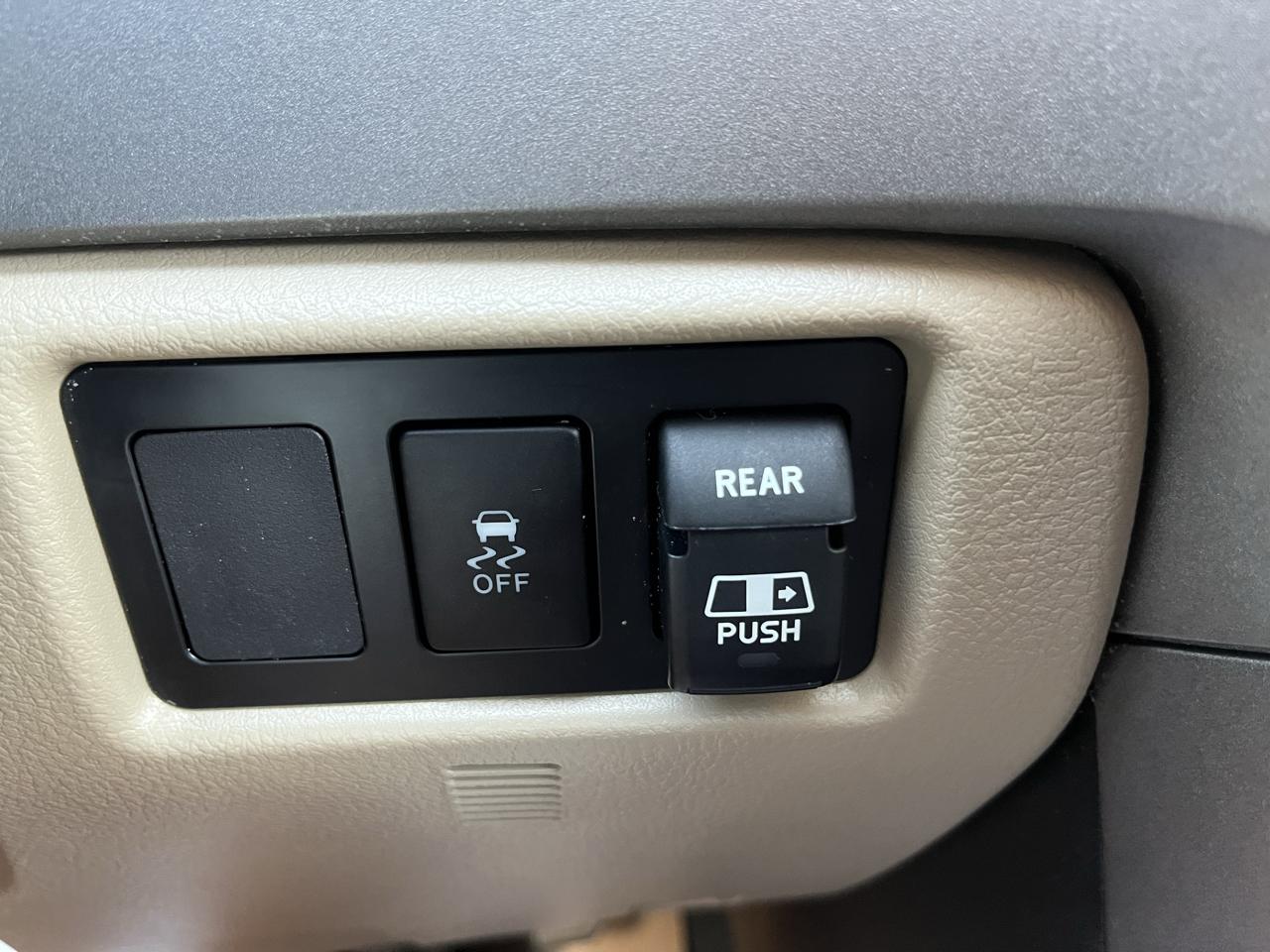 Toyota Tundra Limited 5.7L Double Cab 4WD 2012