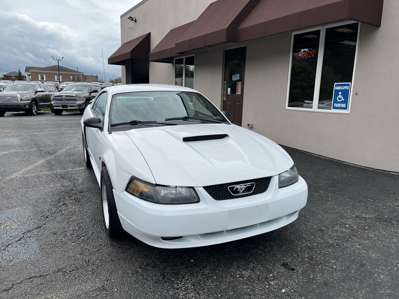 Ford Mustang GT Deluxe Coupe 2003