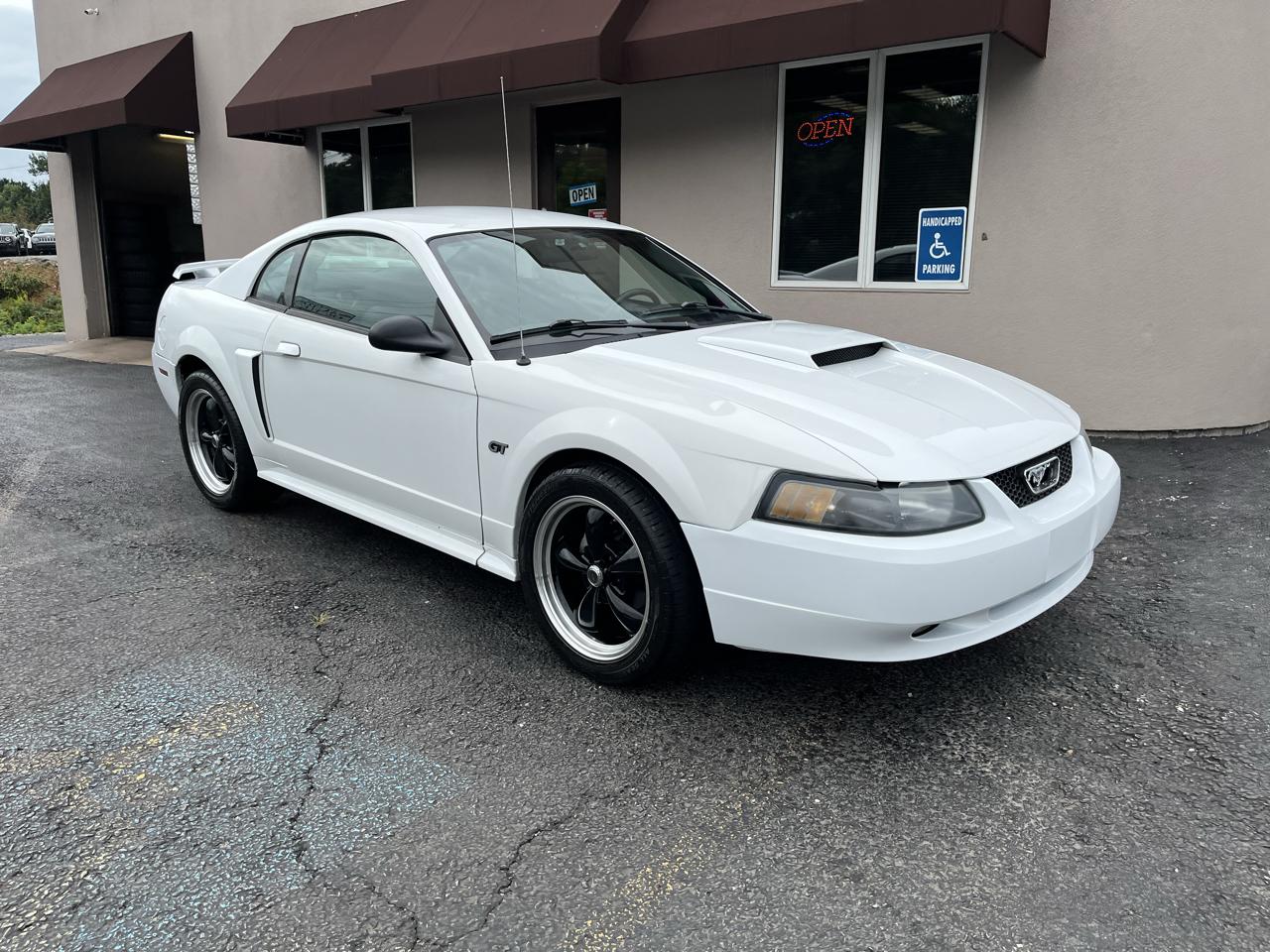 Ford Mustang GT Deluxe Coupe 2003