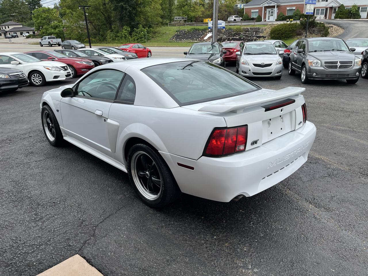 Ford Mustang GT Deluxe Coupe 2003