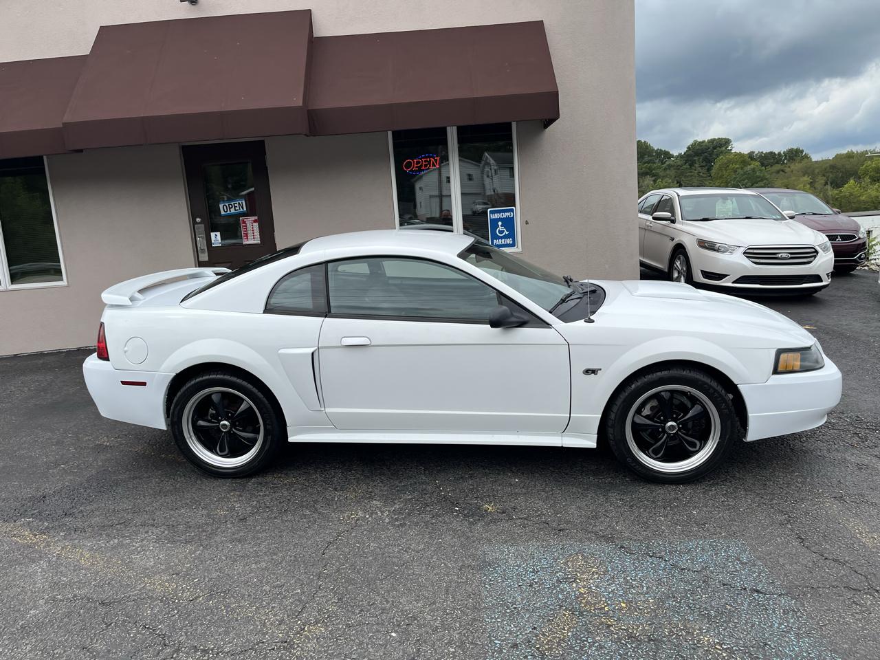 Ford Mustang GT Deluxe Coupe 2003
