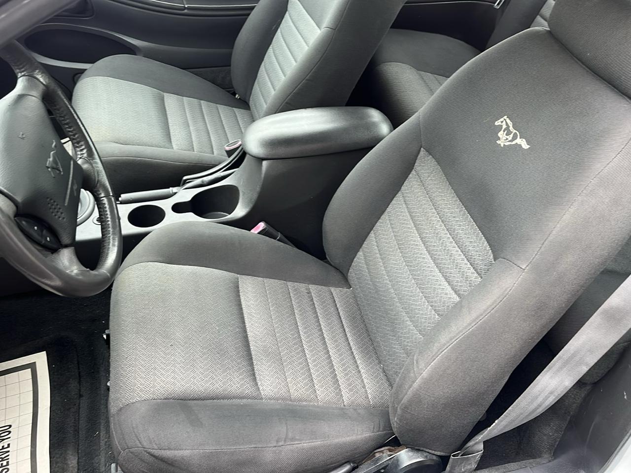 Ford Mustang GT Deluxe Coupe 2003