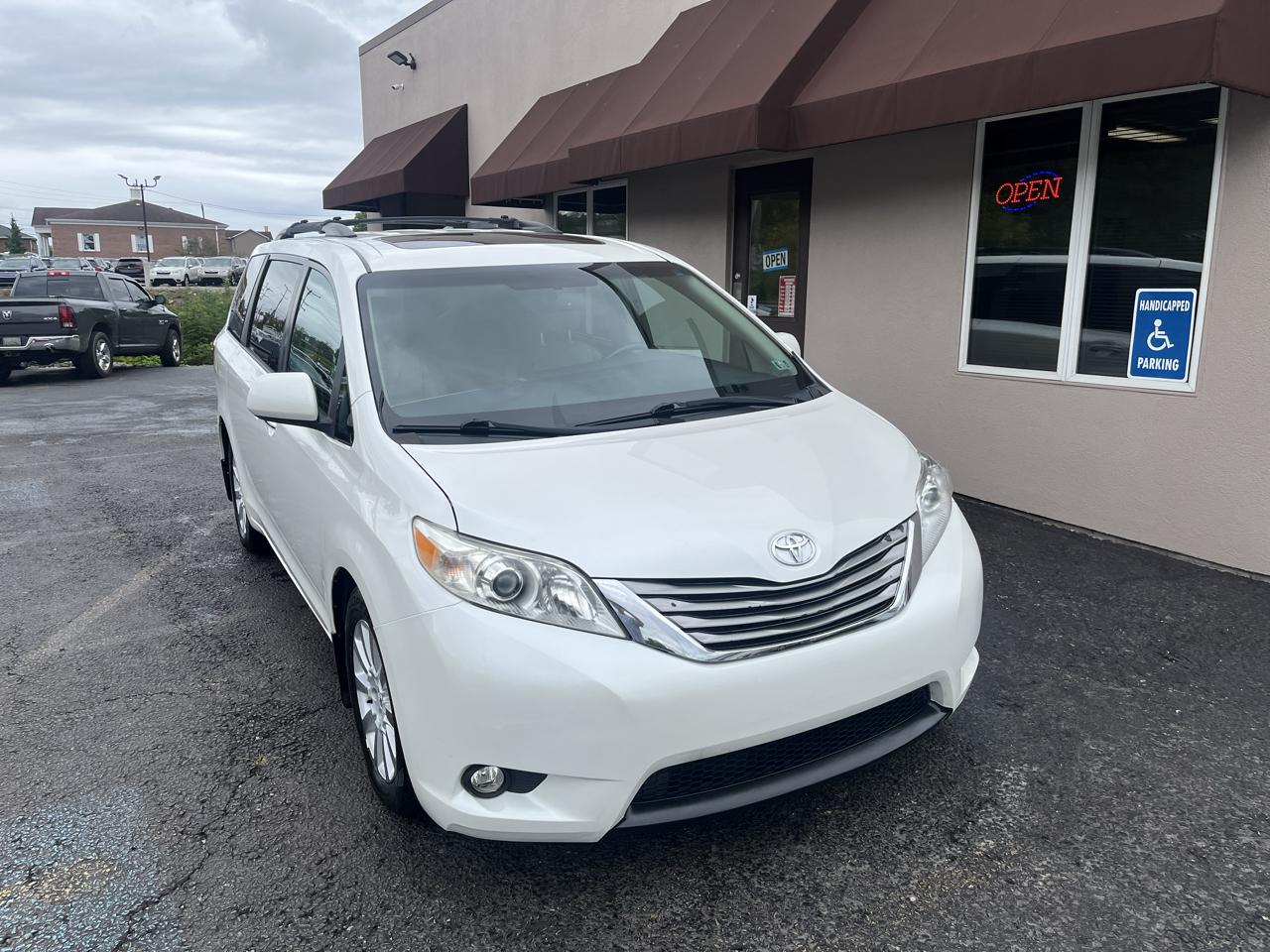 Toyota Sienna Limited AWD 7-Passenger V6 2015