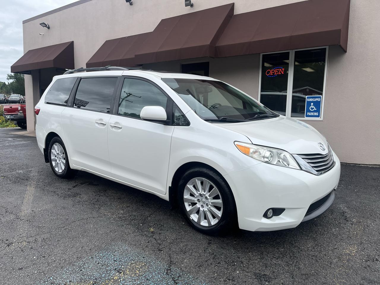 Toyota Sienna Limited AWD 7-Passenger V6 2015