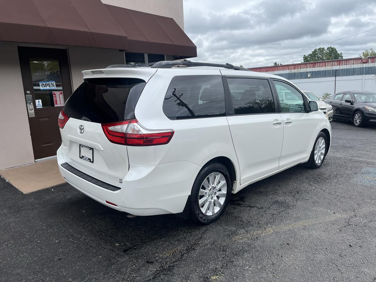 Toyota Sienna Limited AWD 7-Passenger V6 2015