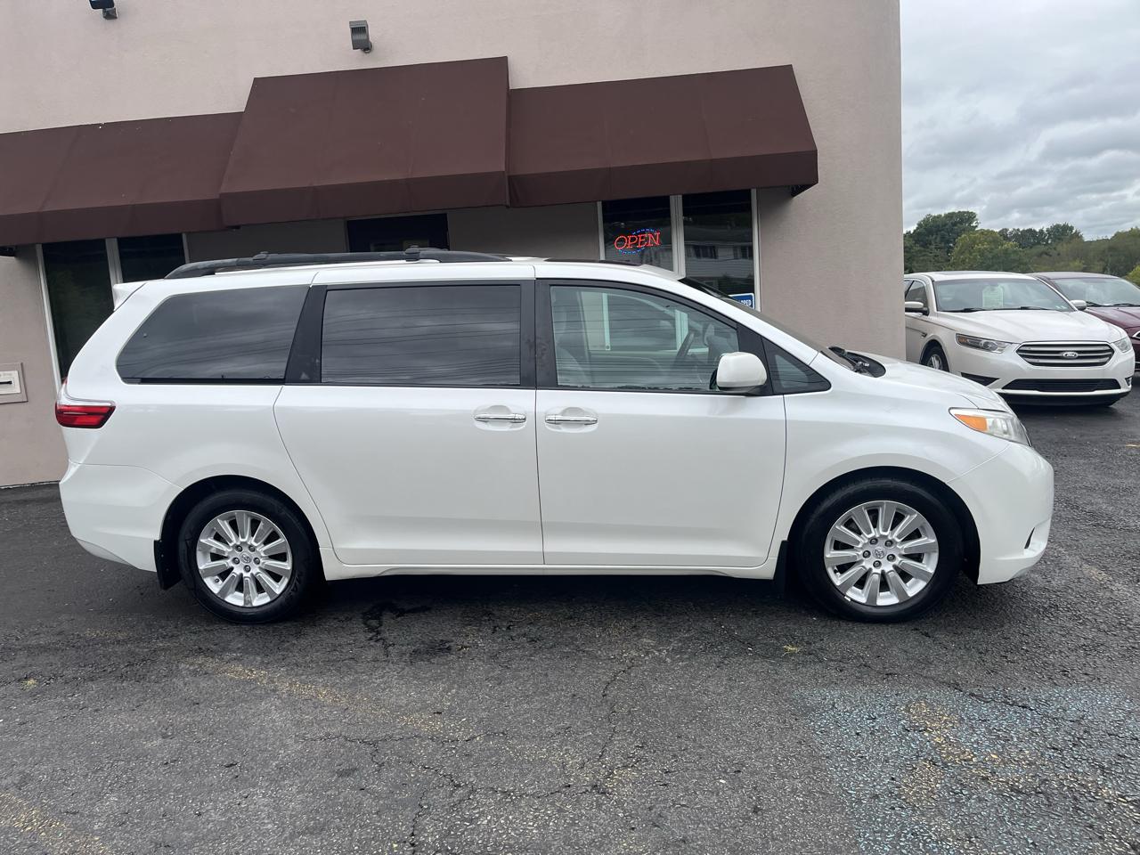 Toyota Sienna Limited AWD 7-Passenger V6 2015