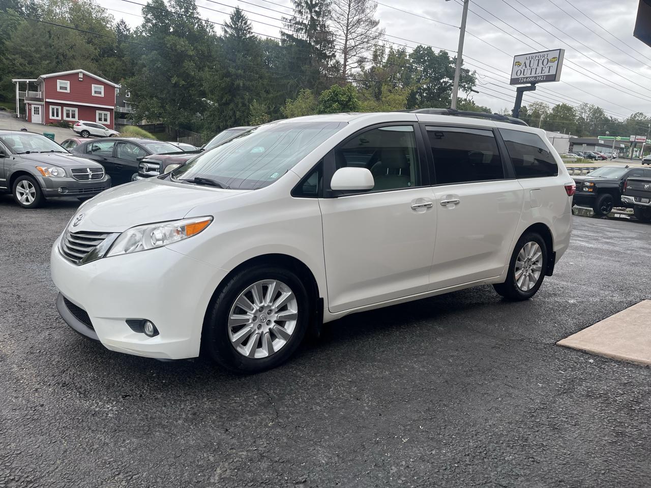 Toyota Sienna Limited AWD 7-Passenger V6 2015