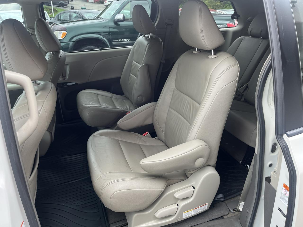 Toyota Sienna Limited AWD 7-Passenger V6 2015