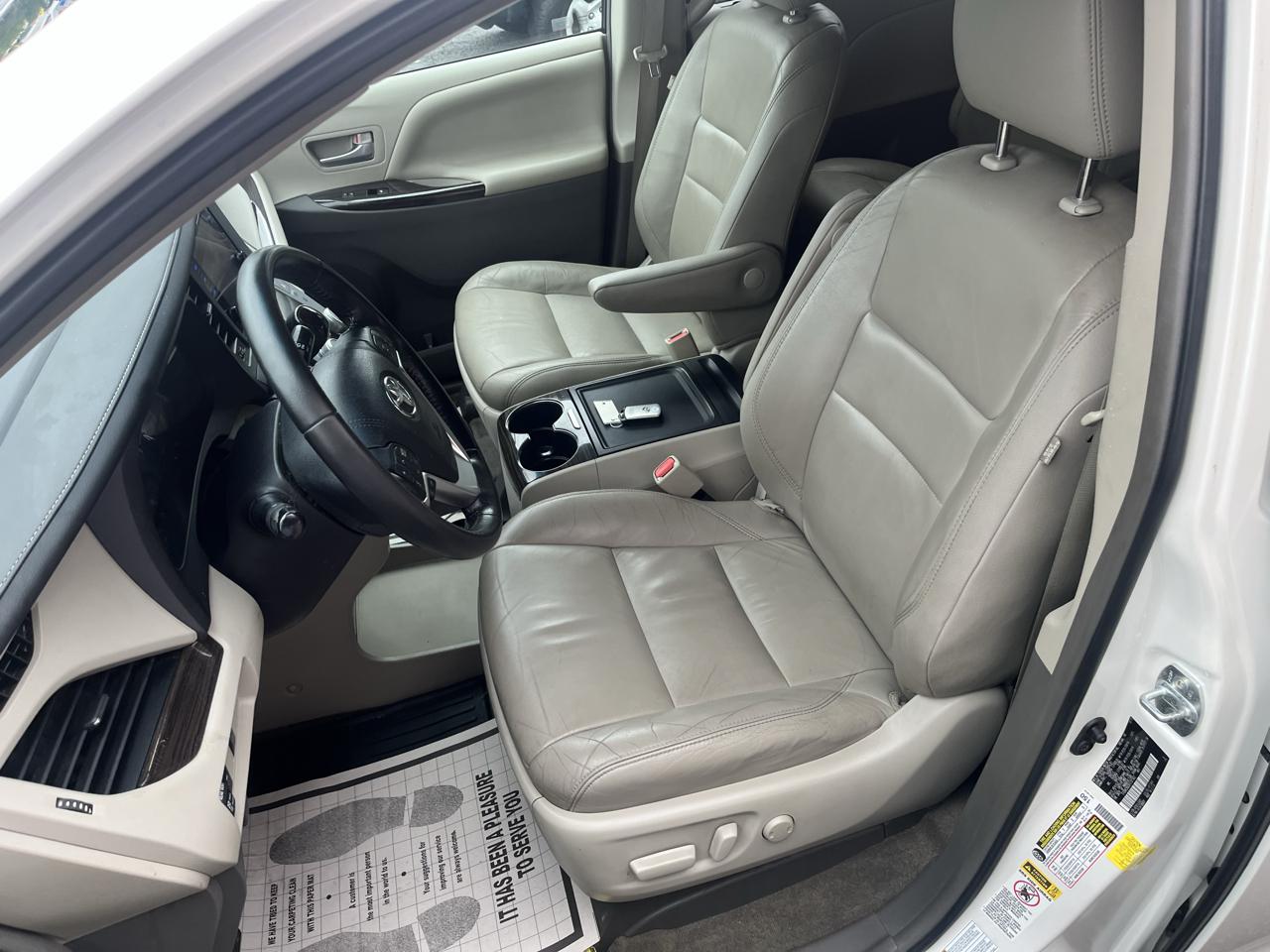 Toyota Sienna Limited AWD 7-Passenger V6 2015
