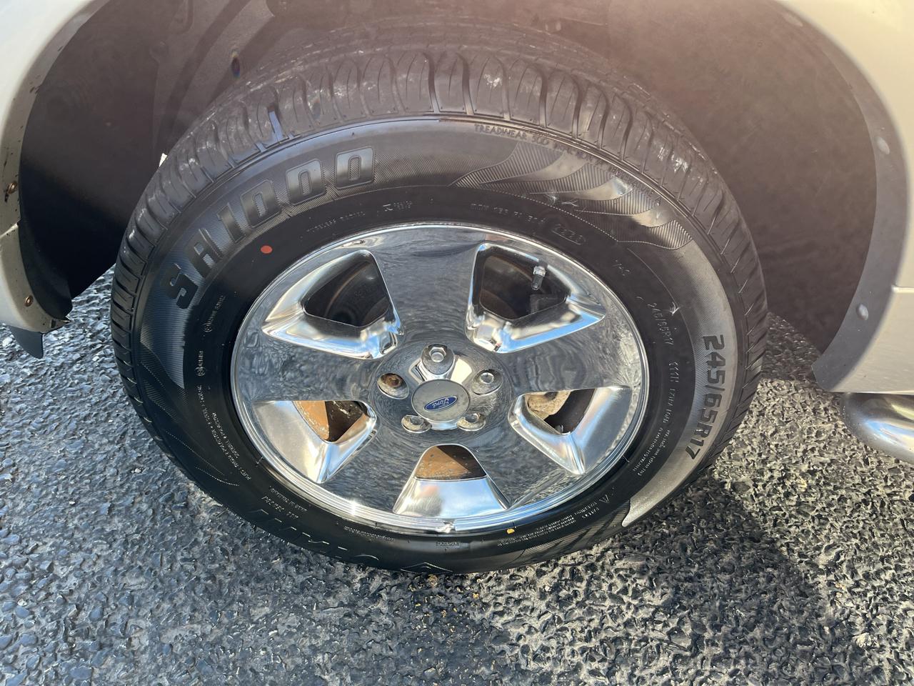 Ford Explorer Limited 4.6L 4WD 2004