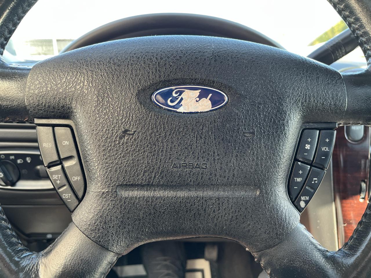 Ford Explorer Limited 4.6L 4WD 2004