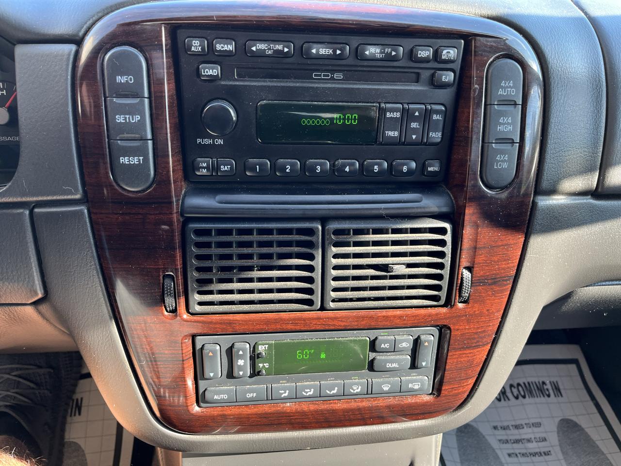 Ford Explorer Limited 4.6L 4WD 2004