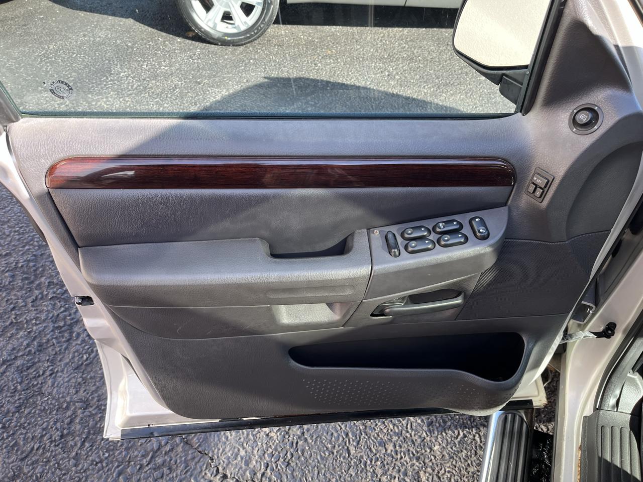 Ford Explorer Limited 4.6L 4WD 2004