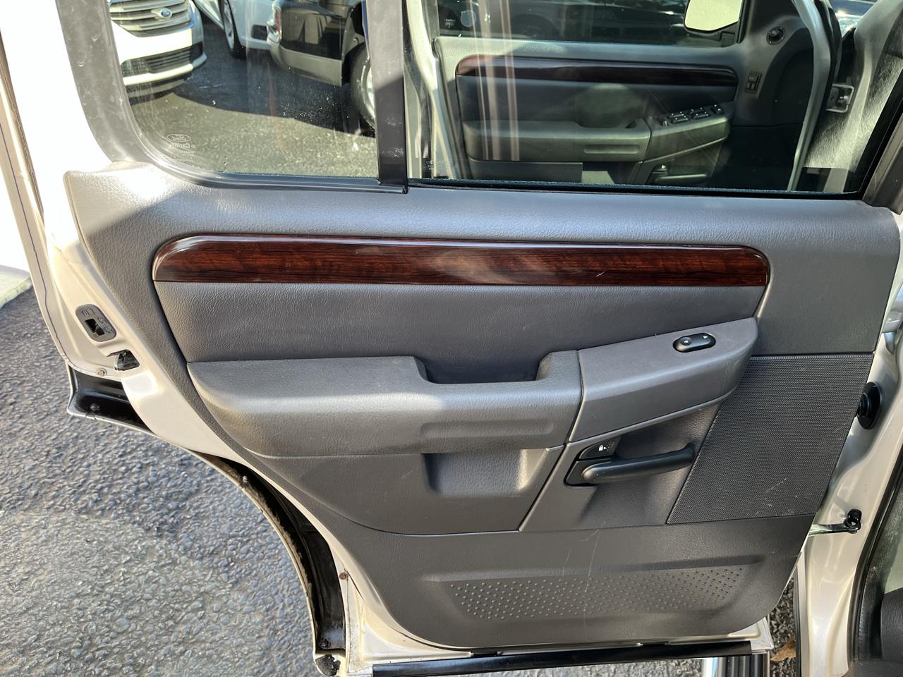 Ford Explorer Limited 4.6L 4WD 2004