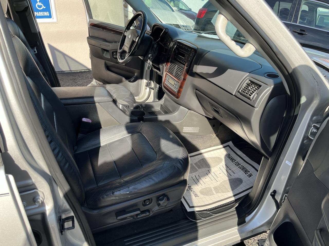 Ford Explorer Limited 4.6L 4WD 2004