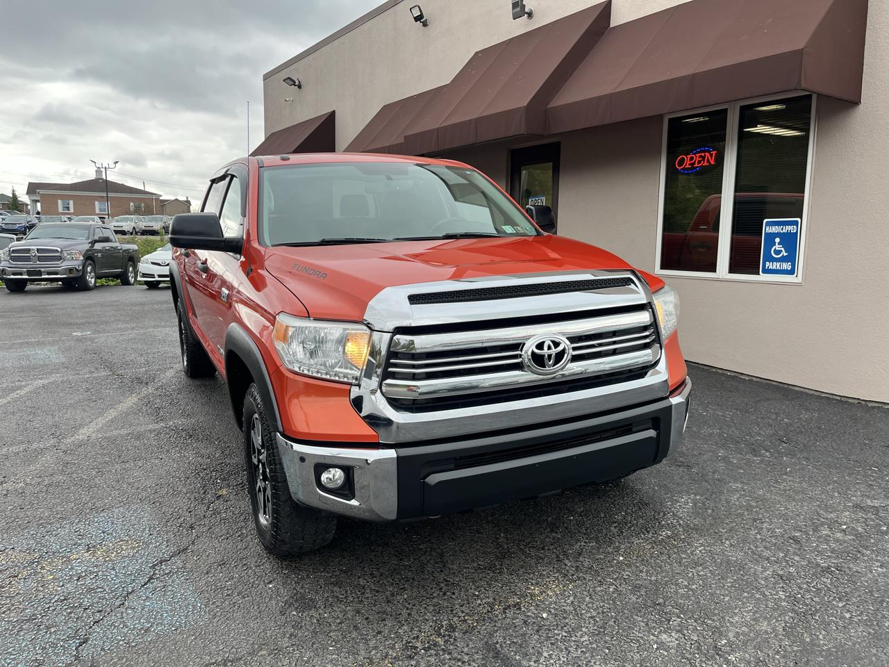 Toyota Tundra SR5 5.7L V8 CrewMax 4WD 2016