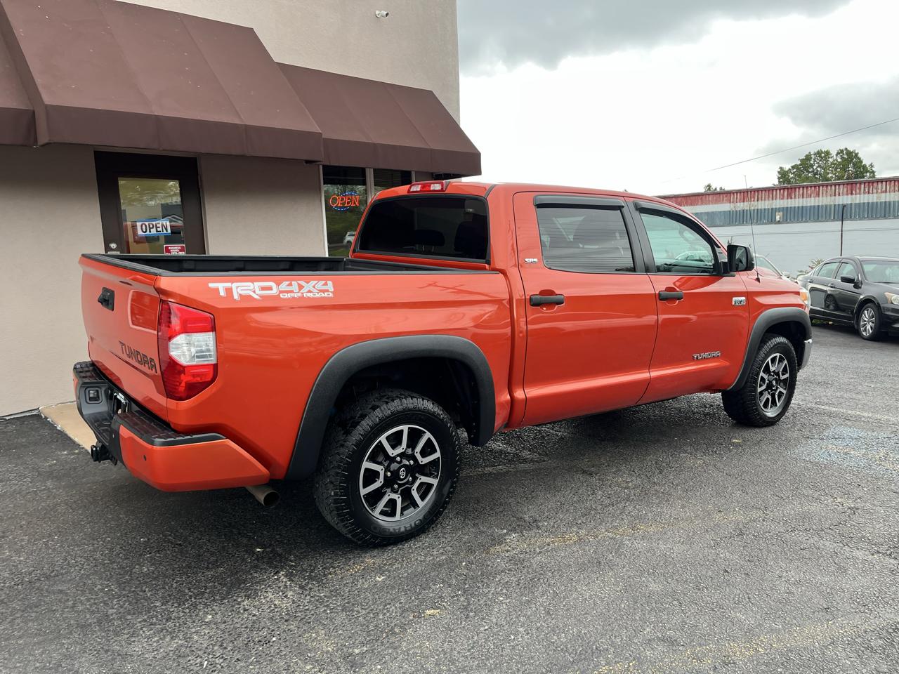 Toyota Tundra SR5 5.7L V8 CrewMax 4WD 2016