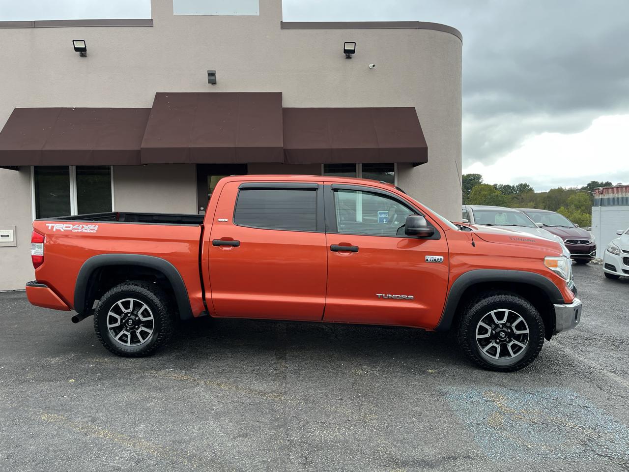 Toyota Tundra SR5 5.7L V8 CrewMax 4WD 2016