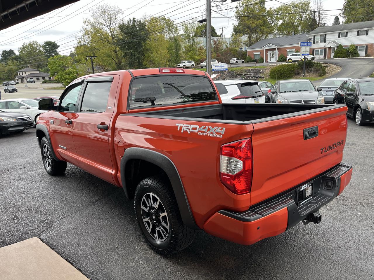 Toyota Tundra SR5 5.7L V8 CrewMax 4WD 2016