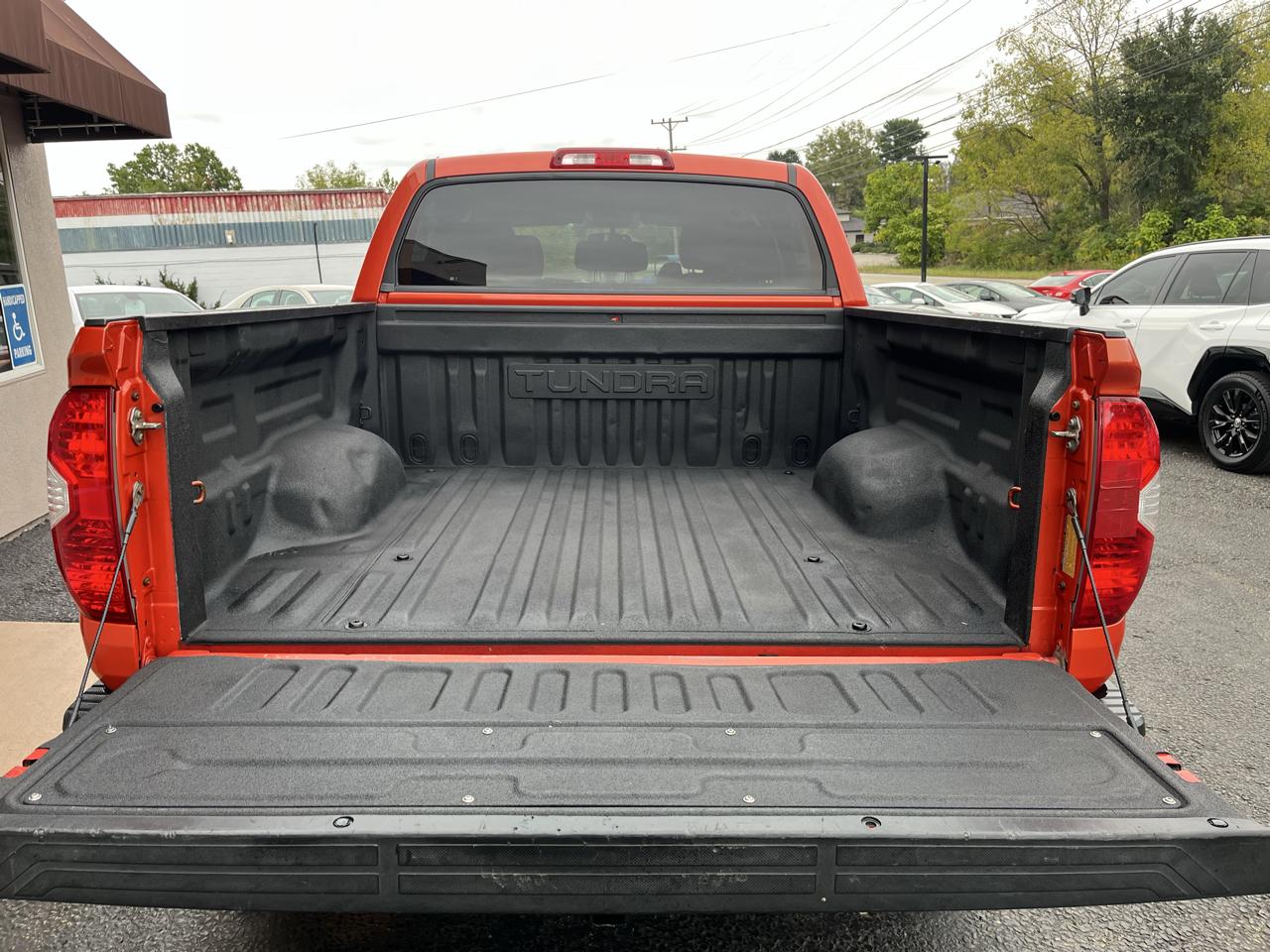 Toyota Tundra SR5 5.7L V8 CrewMax 4WD 2016