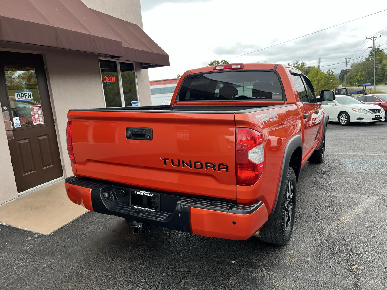 Toyota Tundra SR5 5.7L V8 CrewMax 4WD 2016