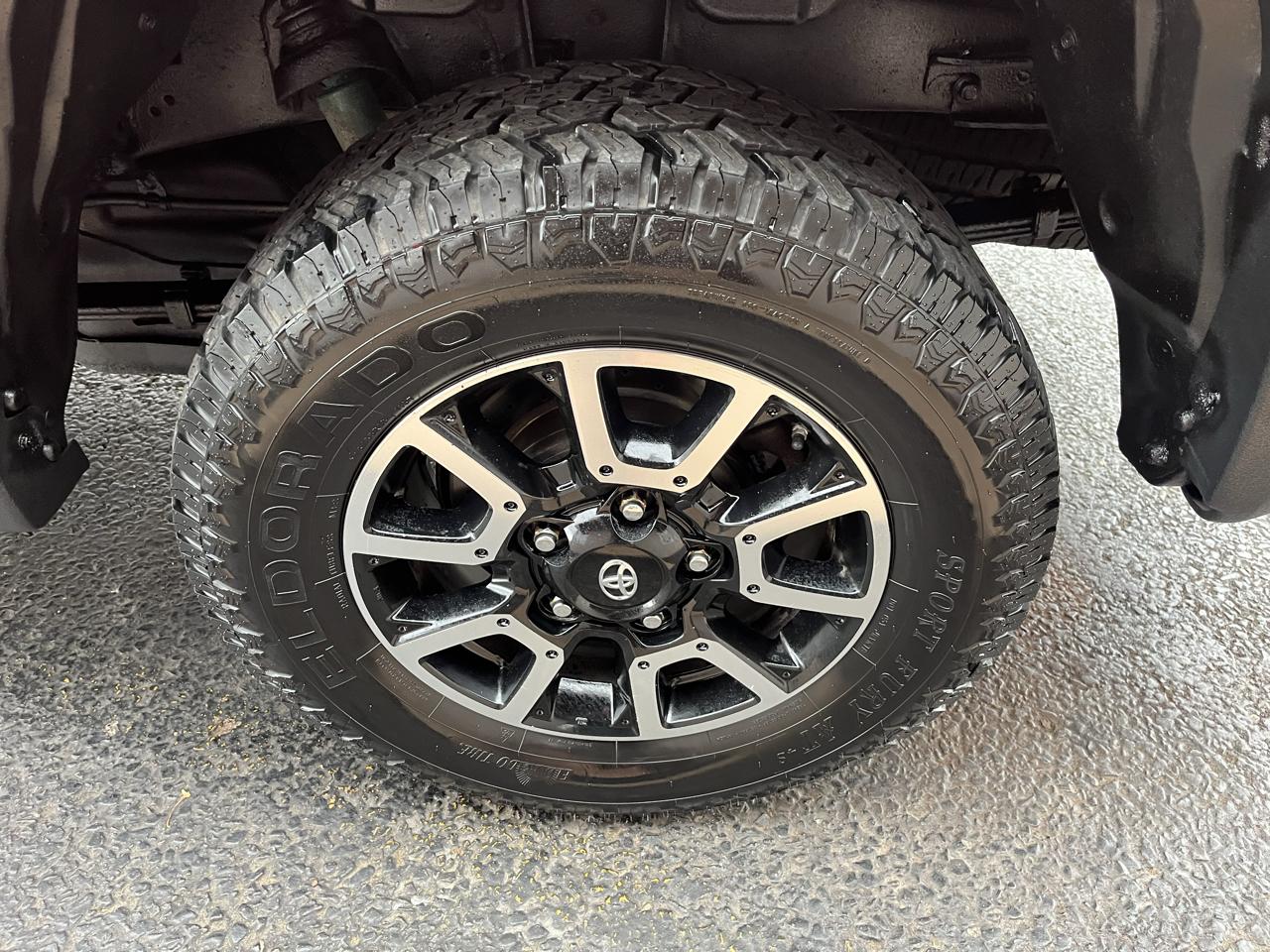 Toyota Tundra SR5 5.7L V8 CrewMax 4WD 2016