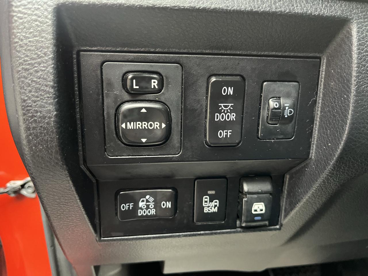 Toyota Tundra SR5 5.7L V8 CrewMax 4WD 2016