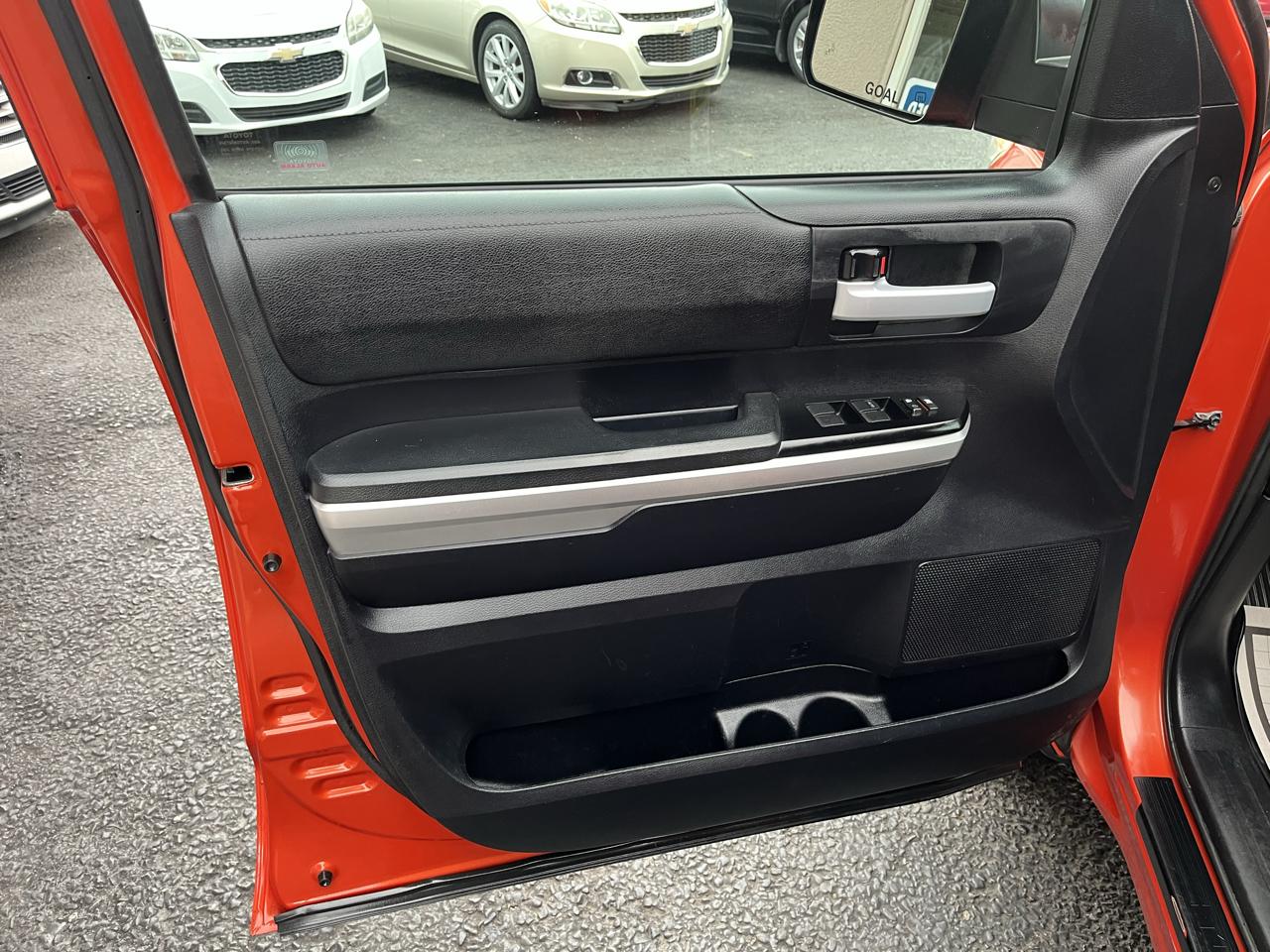 Toyota Tundra SR5 5.7L V8 CrewMax 4WD 2016