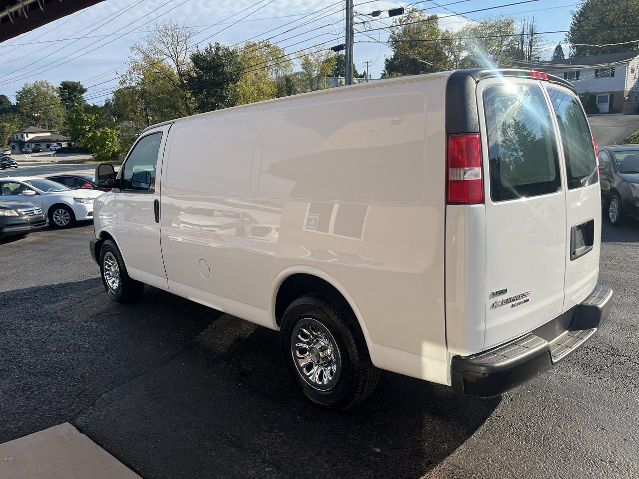Chevrolet Express 1500 AWD Cargo 2011