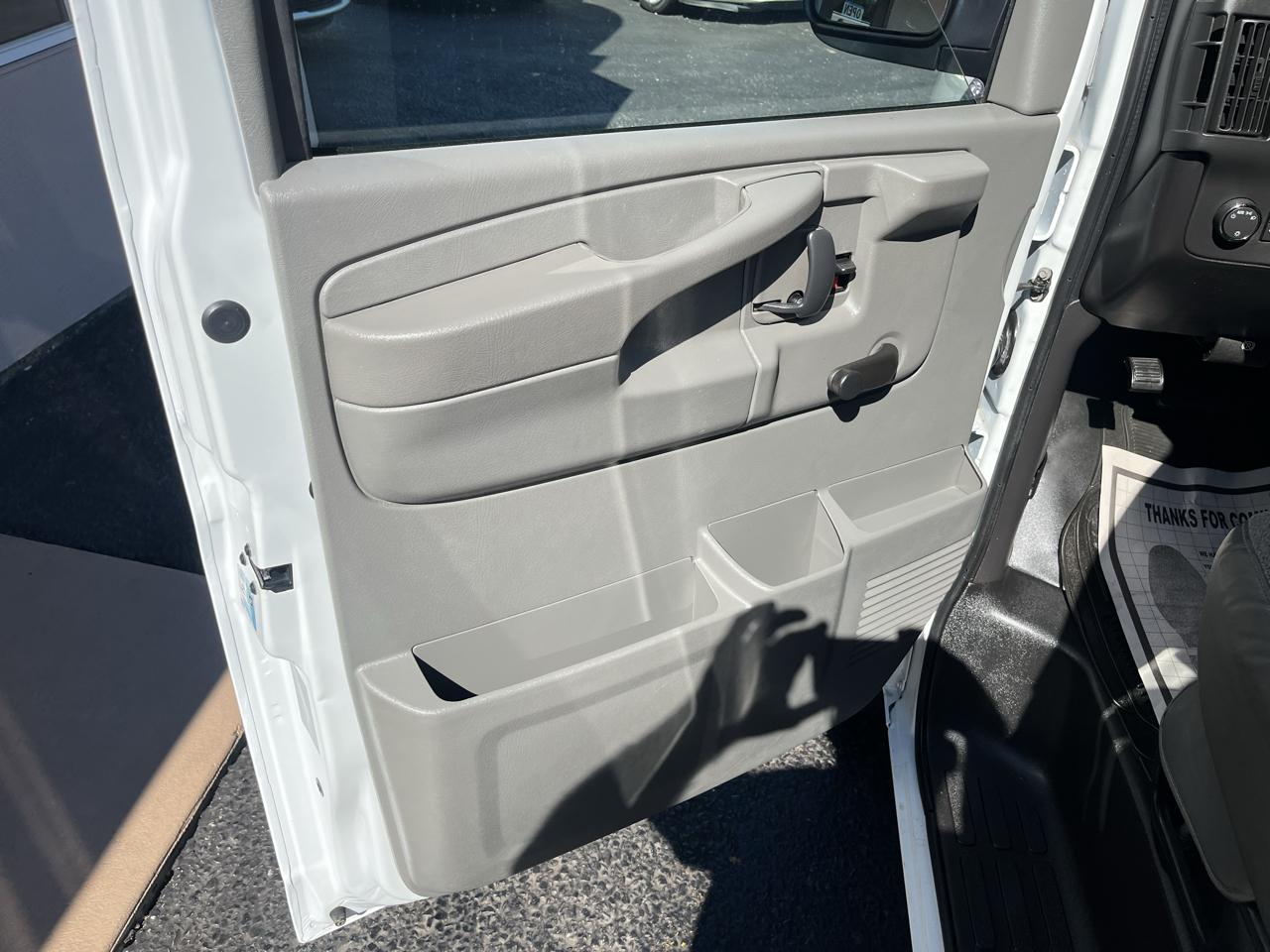 Chevrolet Express 1500 AWD Cargo 2011
