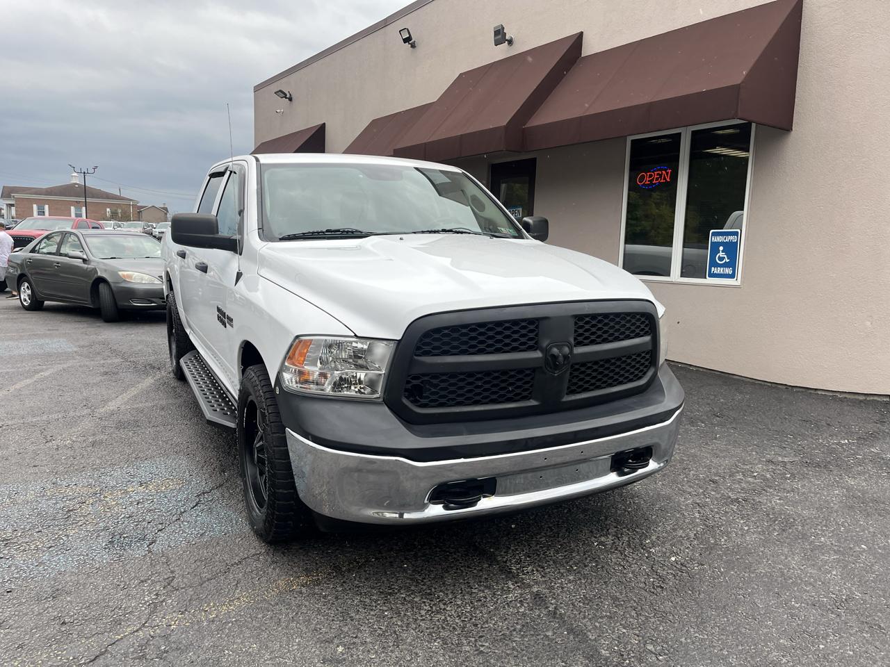 RAM 1500 SLT Crew Cab 4WD SWB 2015